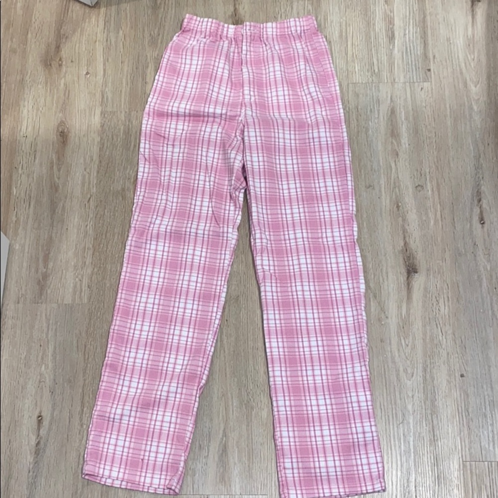 Brandy Melville plaid pin and white pants